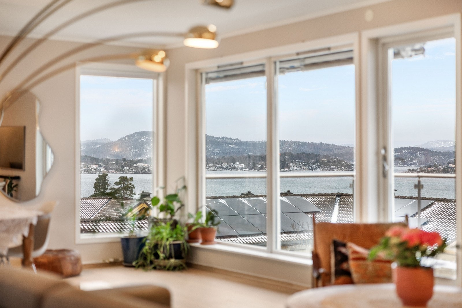 Fra boligen er det flott utsikt over fjorden Galleribilde