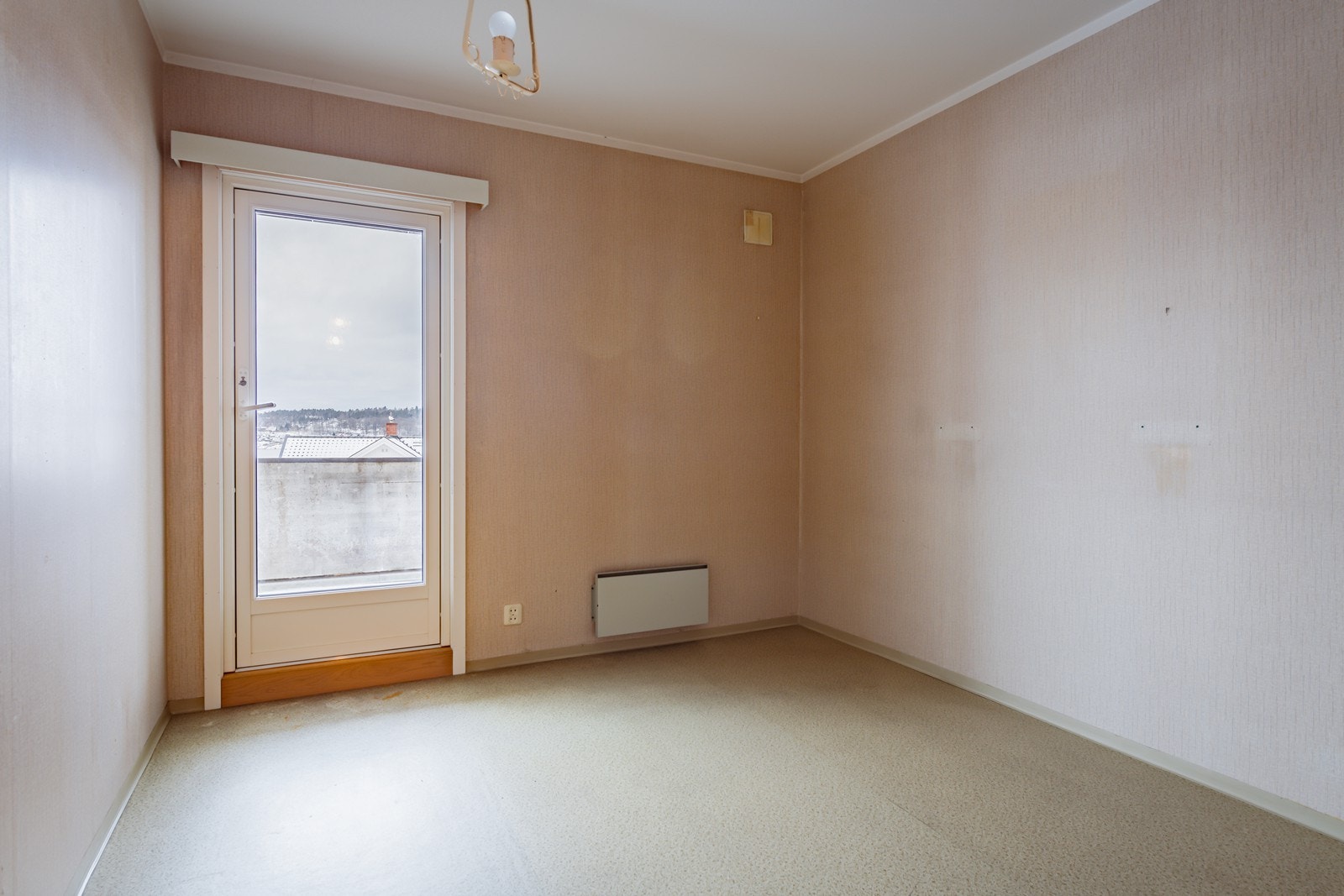 Soverom med utgang til koselig terrasse. Galleribilde