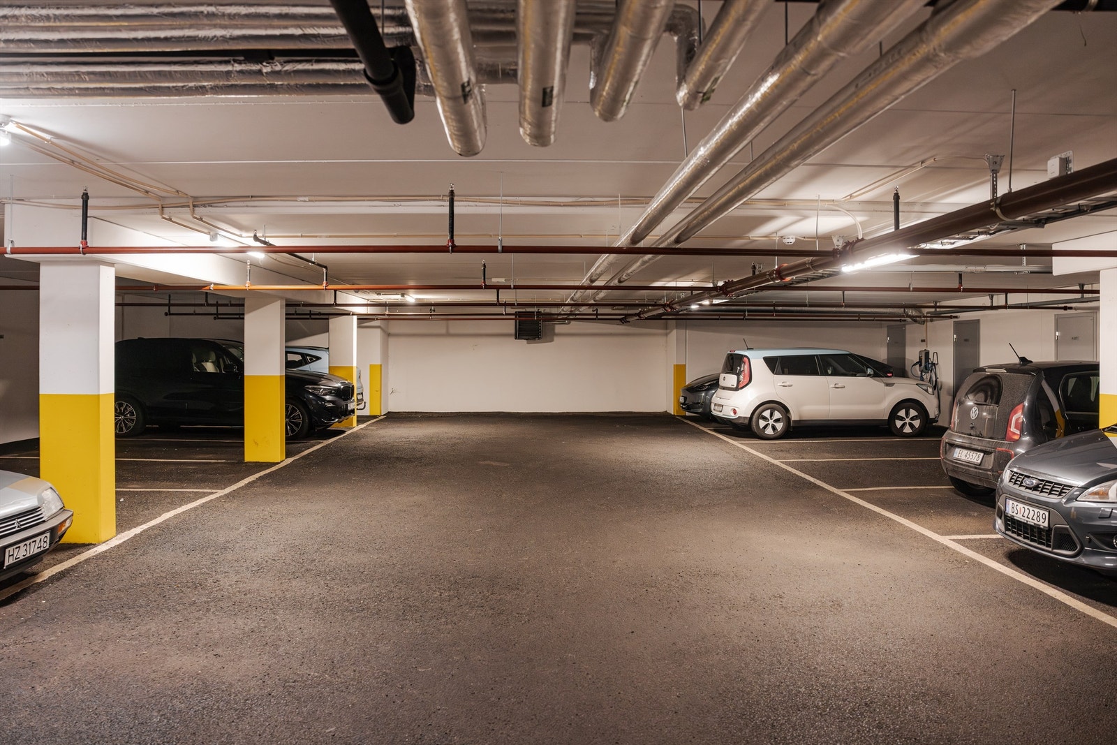 Enkel adkomst til garasjeanlegget med heis. 5 kvm bod ligger på samme plan som garasjen. Galleribilde