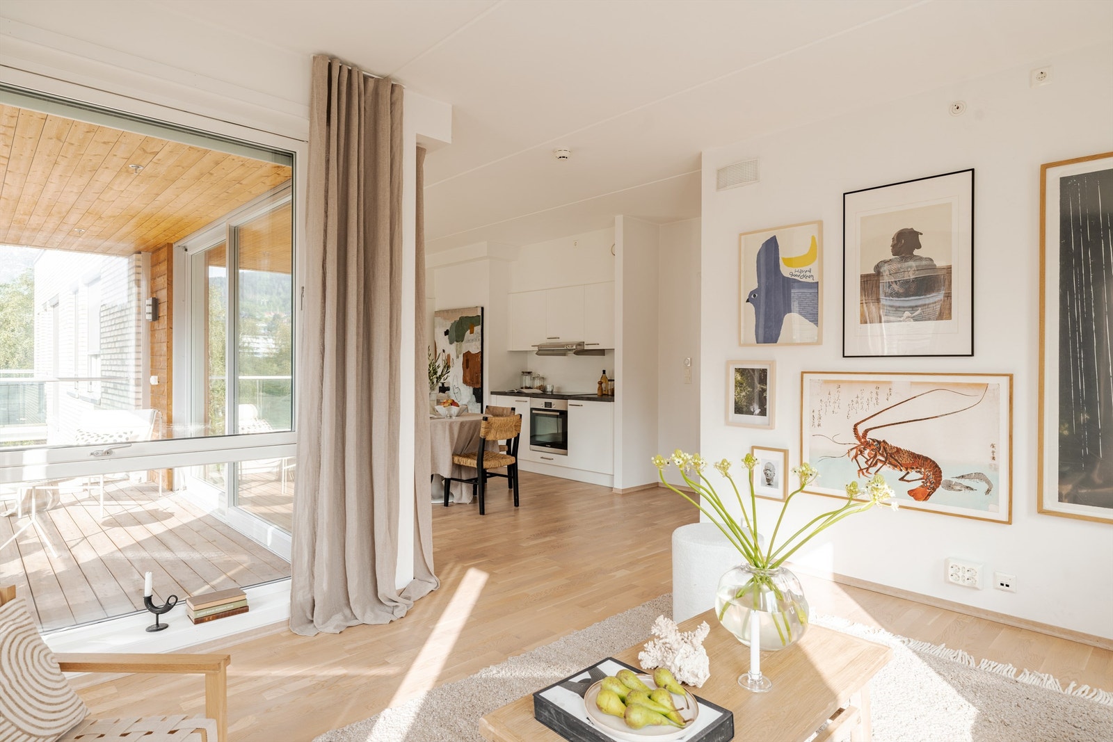 Takhøyden på ca. 2,63 meter gir en ekstra luftig og behagelig romfølelse. Galleribilde