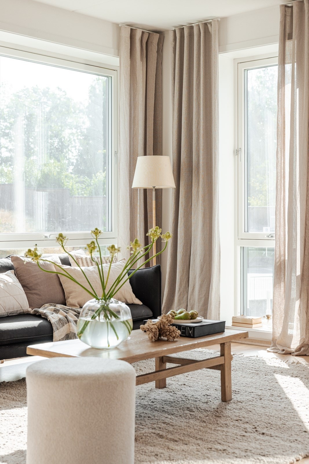 Boligen varmes opp via vannbåren varme i gulv. Forbruk faktureres etter faktisk forbruk. Galleribilde