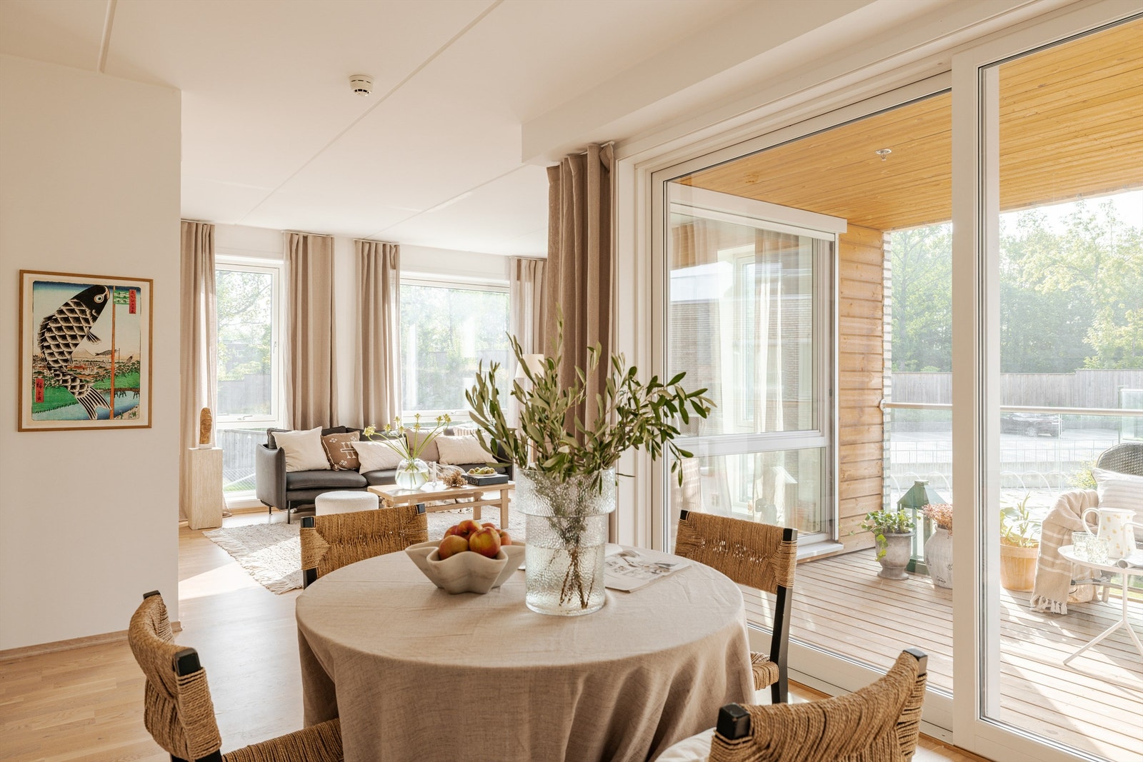 Leiligheten kan skilte med enkel adkomst med heis, 11 kvm balkong, samt medfølgende garasjeplass i kjeller. Galleribilde