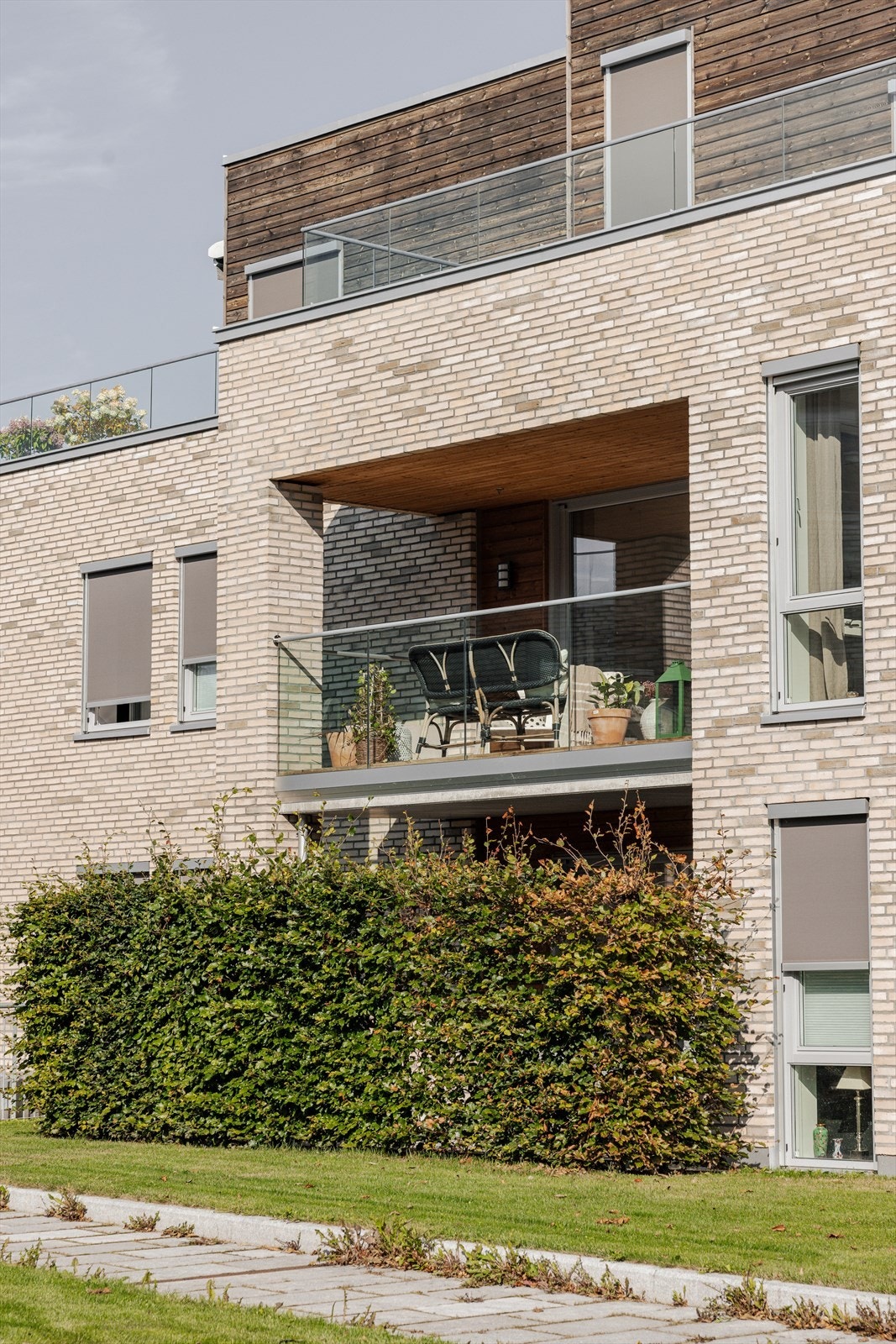 Leiligheten har en skjermet og tilbaketrukket beliggenhet i nyere bygg fra 2018. Galleribilde