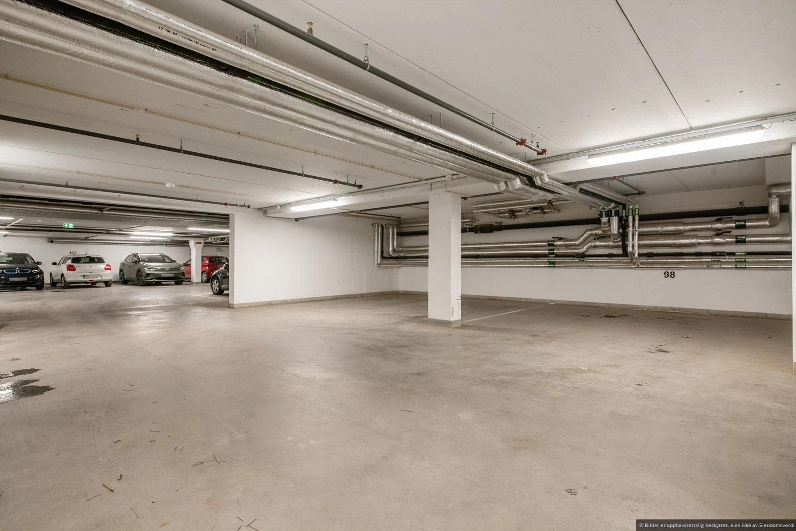 Det medfølger en garasjeplass til leiligheten. Galleribilde