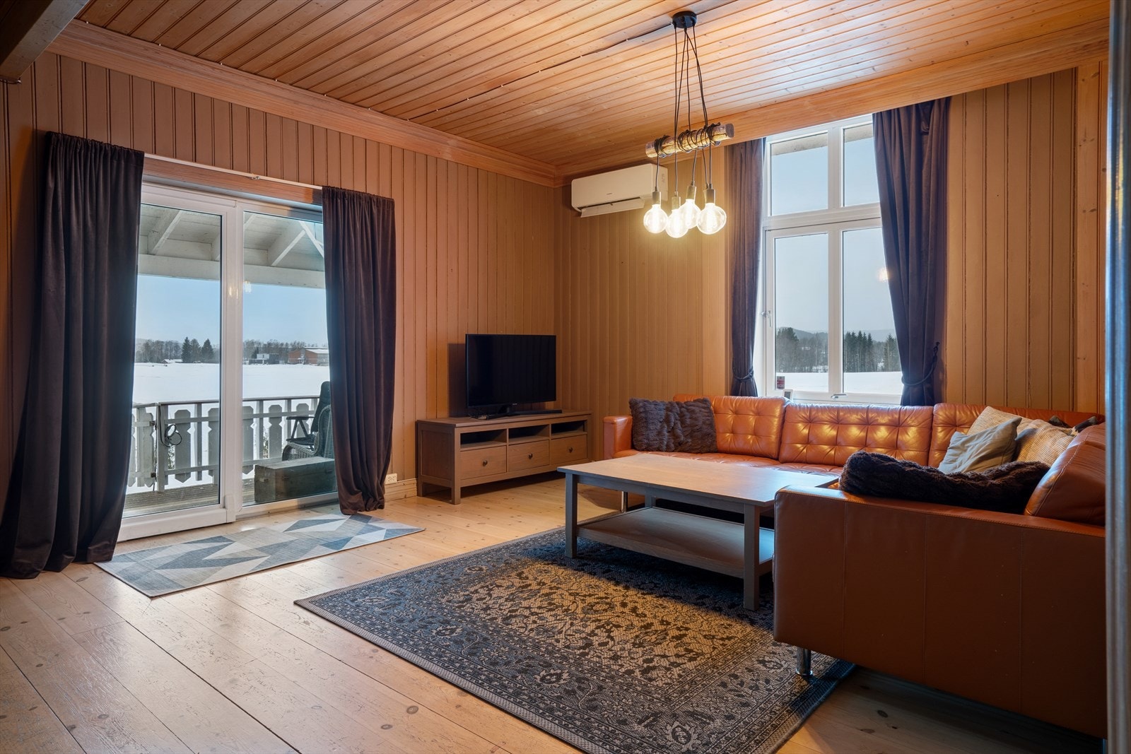 Utgang til takoverbygget terrasse. Galleribilde