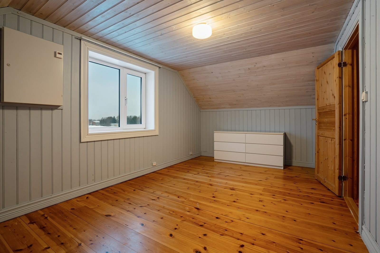 De to soverommene i 2. etasje har hver seg god størrelse. Galleribilde