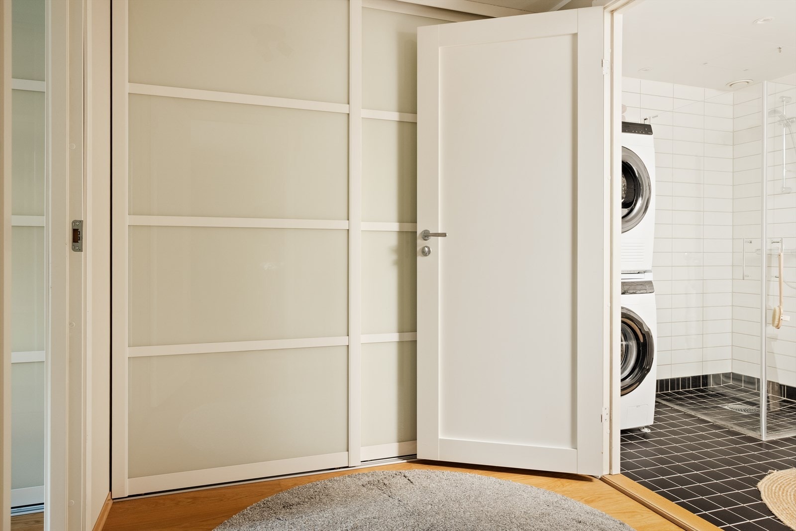 God oppbevaringsplass i leiligheten! Galleribilde