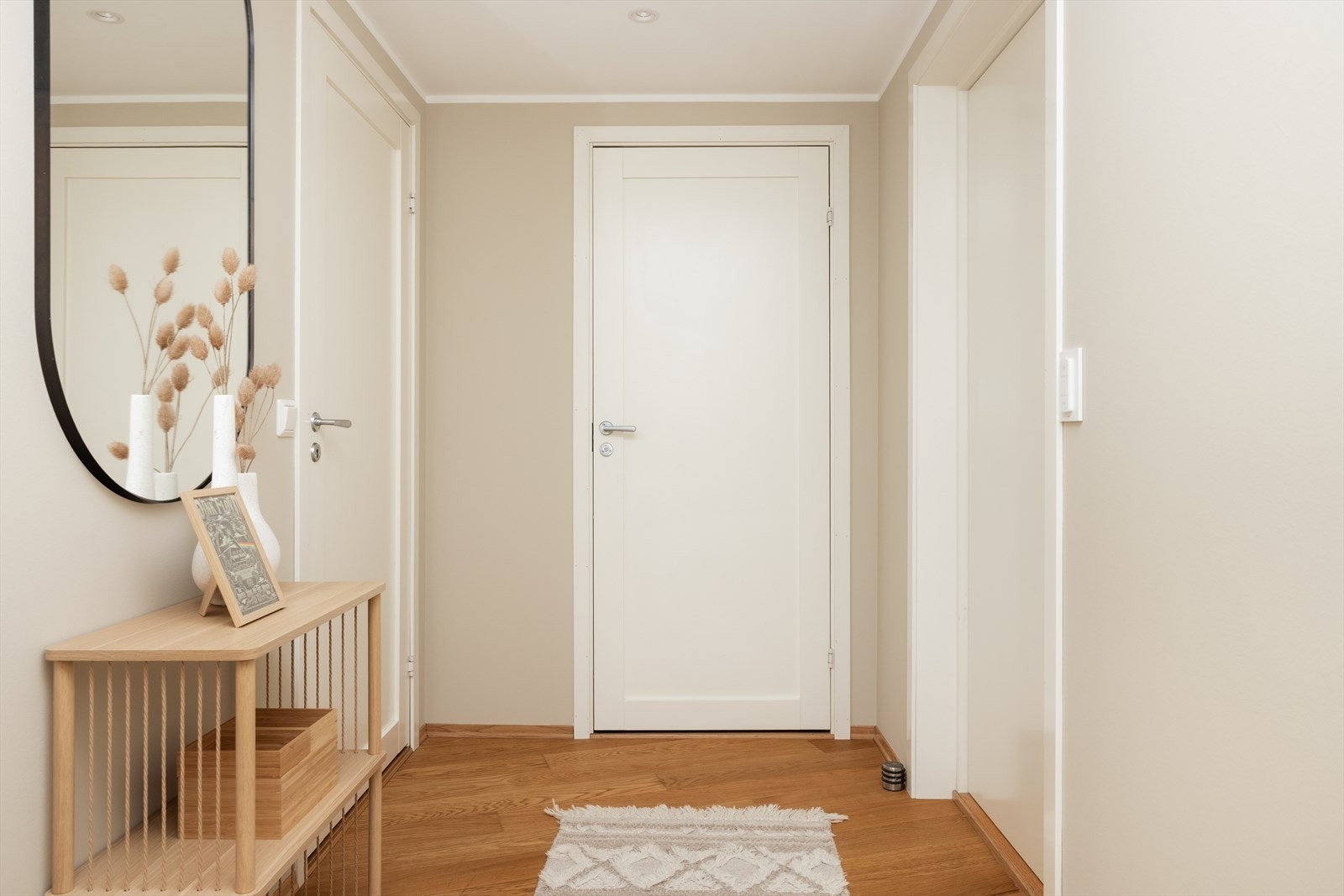 Videre har leiligheten en innvendig bod samt en ekstern gitterbod i underetasjen, som gir gode oppbevaringsmuligheter Galleribilde