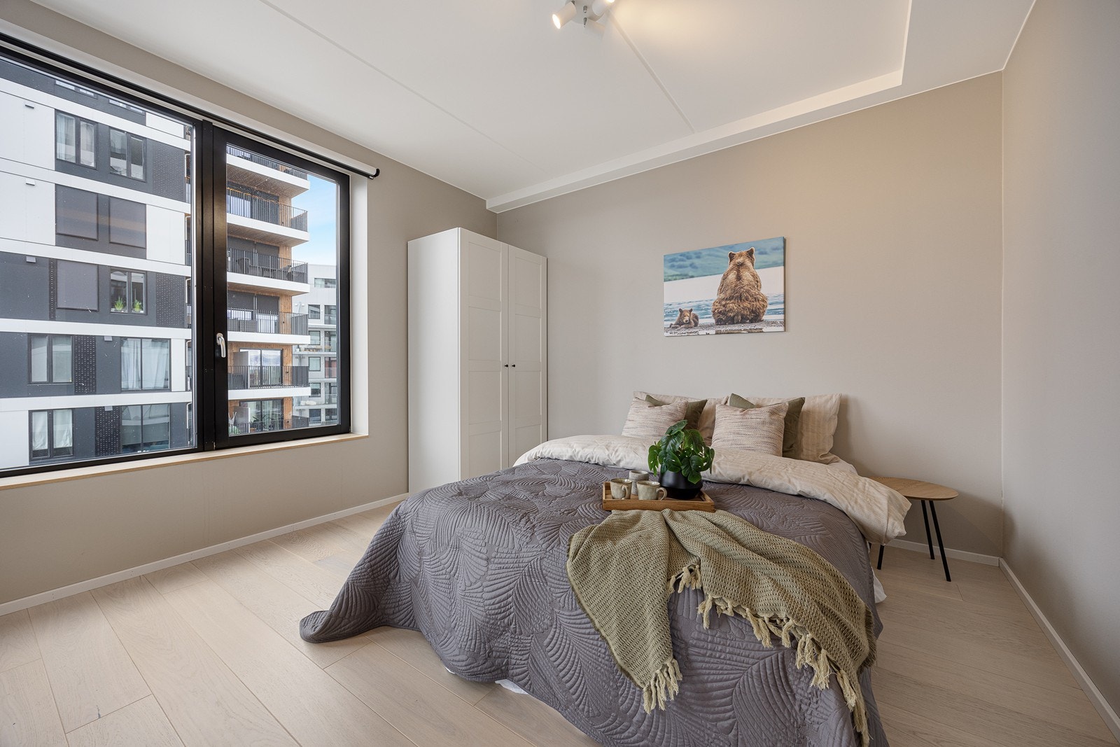 Soverommet har god plass til dobbeltseng og garderobeløsning. Galleribilde