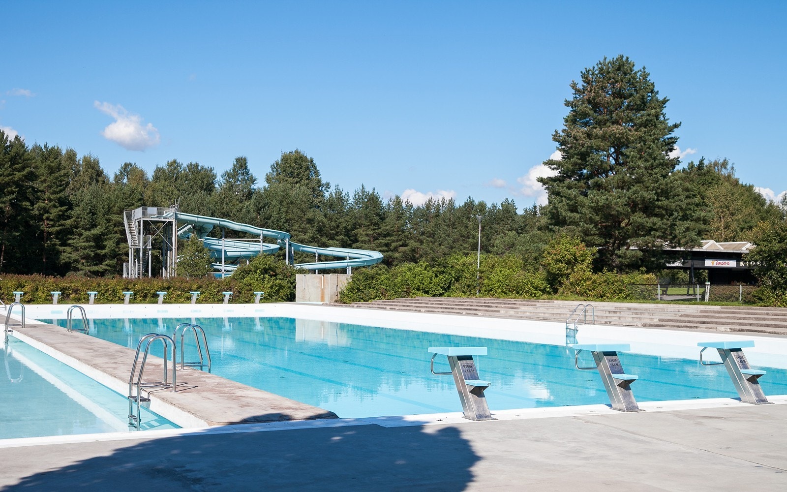 Nebbursvollen byr på herlig badeannlegg på sommertid. Galleribilde
