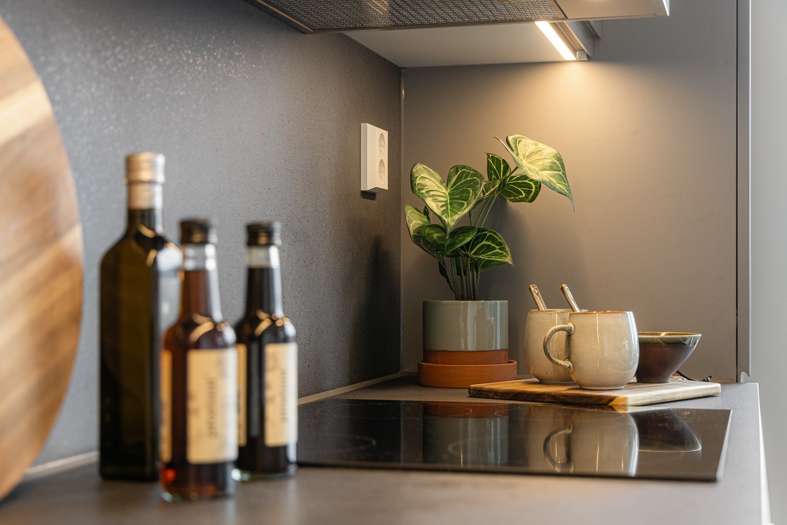 Induksjonstopp og komfyrvakt er etablert for trygg matlaging. Galleribilde