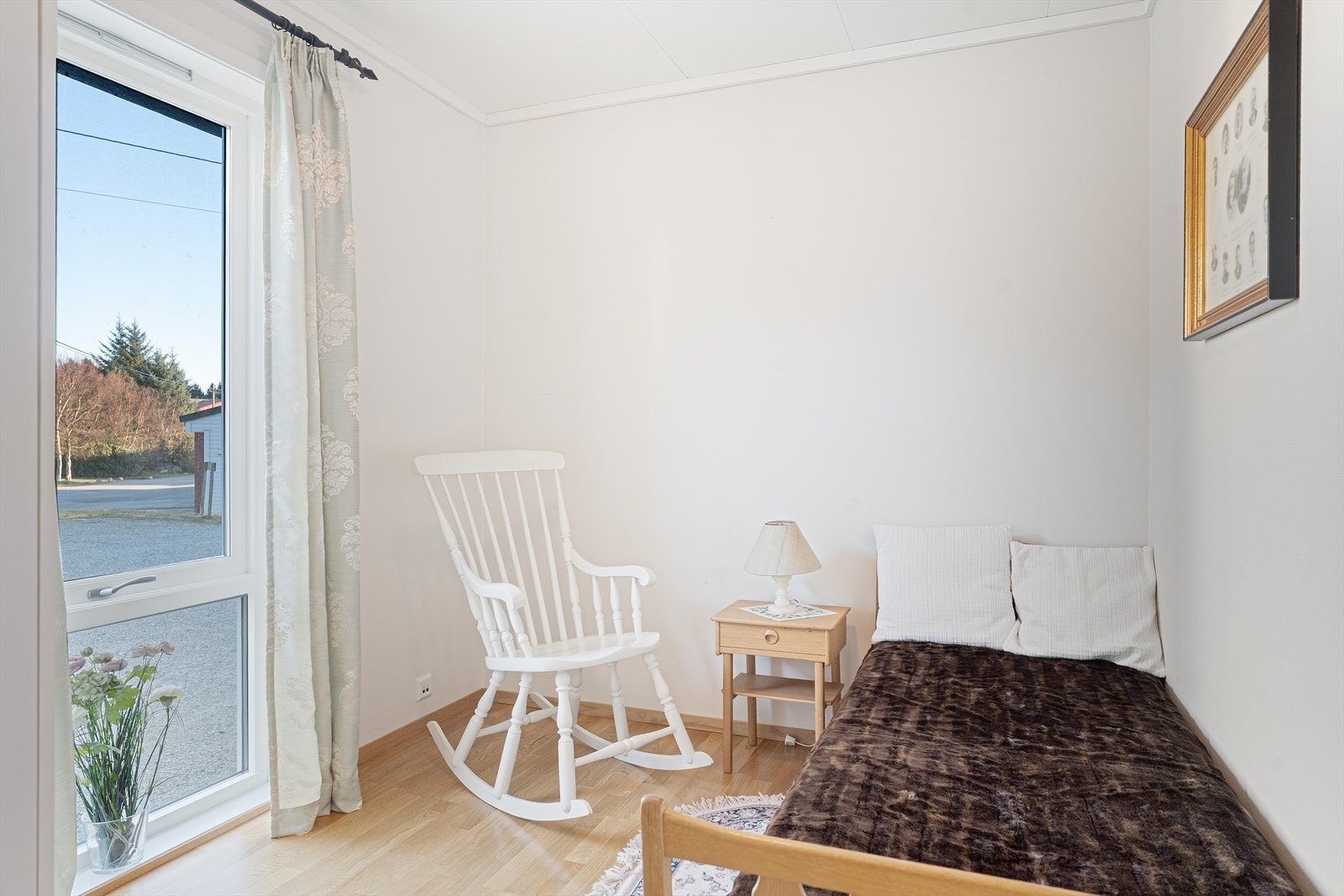 Soverom nr. 2 passer ypperlig som barnerom, gjesterom eller hjemmekontor - alt etter ønske og behov! Galleribilde