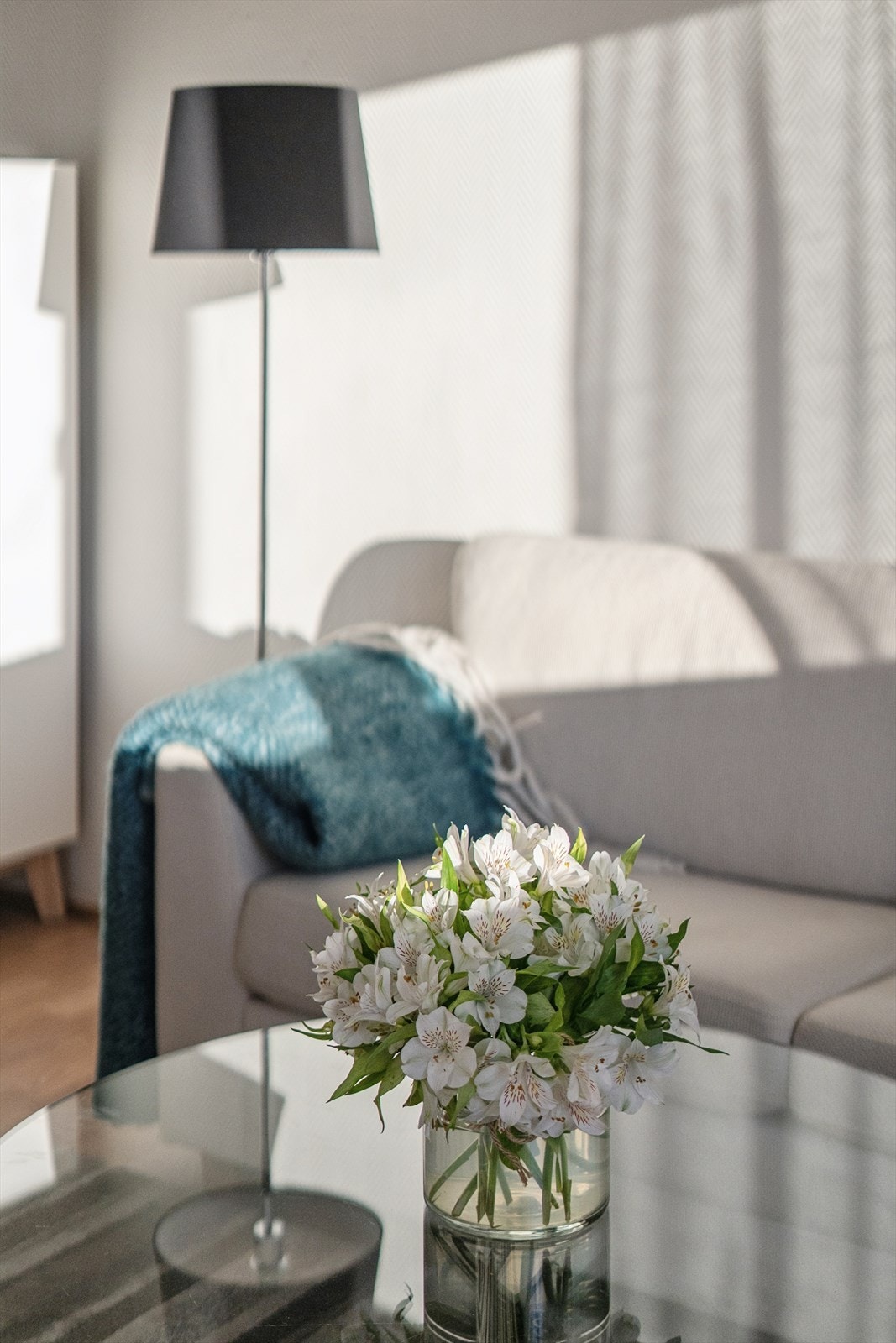 Det er hyggelig at leiligheten ligger lavt i bygget, samtidig som det ikke er noe innsyn Galleribilde