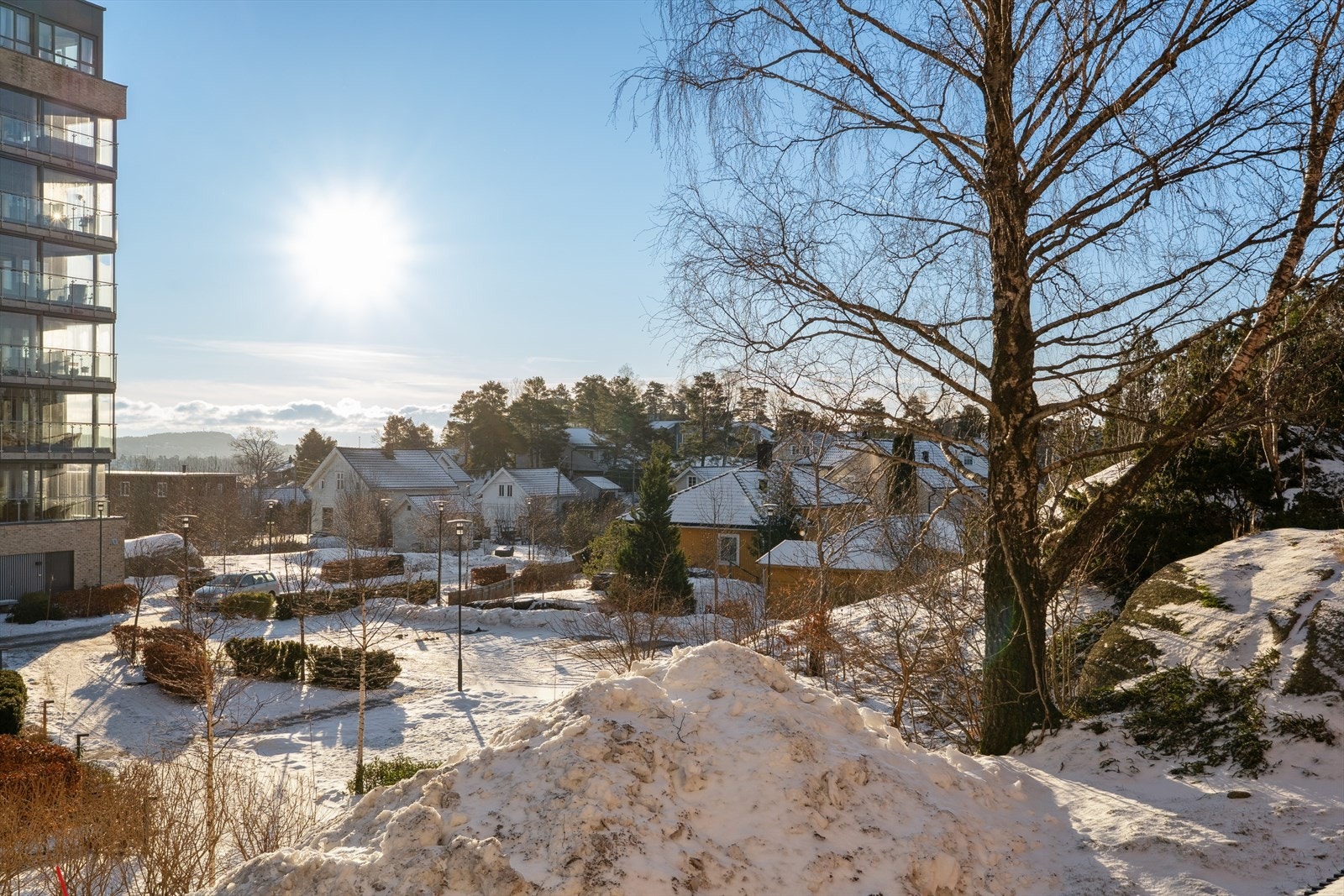 Fra Sjøstrand 9 er det gangavstand til både butikk og buss, treningssenter, seniorsenter og turområdene Marumskogen eller Ranvikstranda - hva velger du? Galleribilde