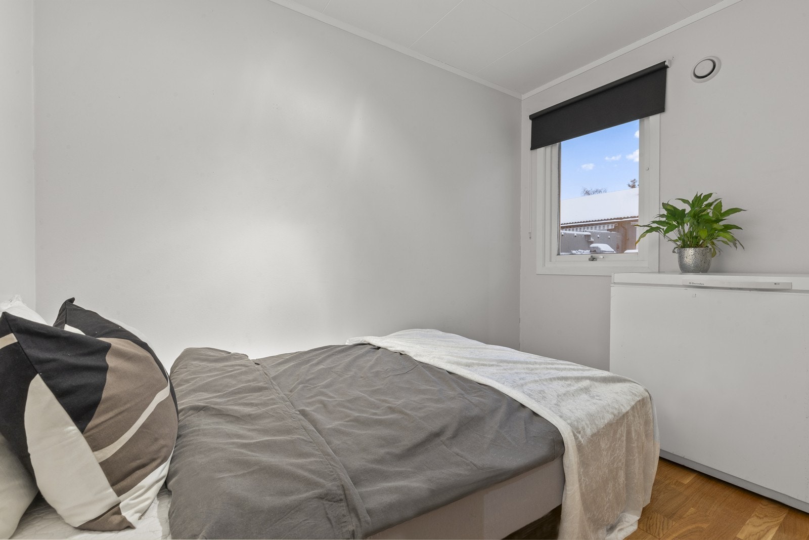 Bod innredet som soverom. Ikke bruksendret eller godkjent til varig opphold pr.d.d. Galleribilde