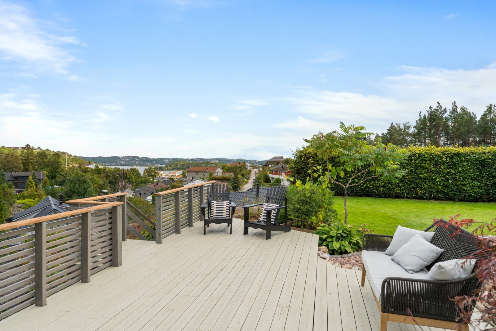 Boligen ligger i ytterkanten av et veletablert boområde. Galleribilde