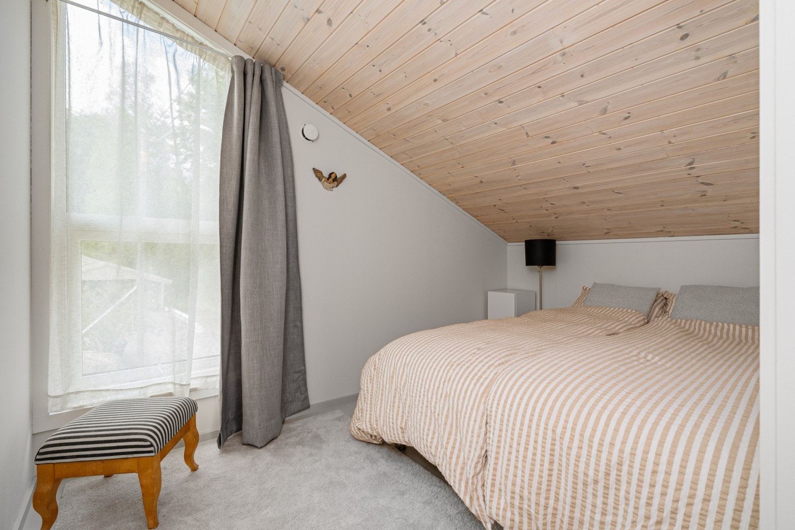 Rom over garasjen (ikke søkt godkjent/eller bruksendret til varig opphold). Galleribilde