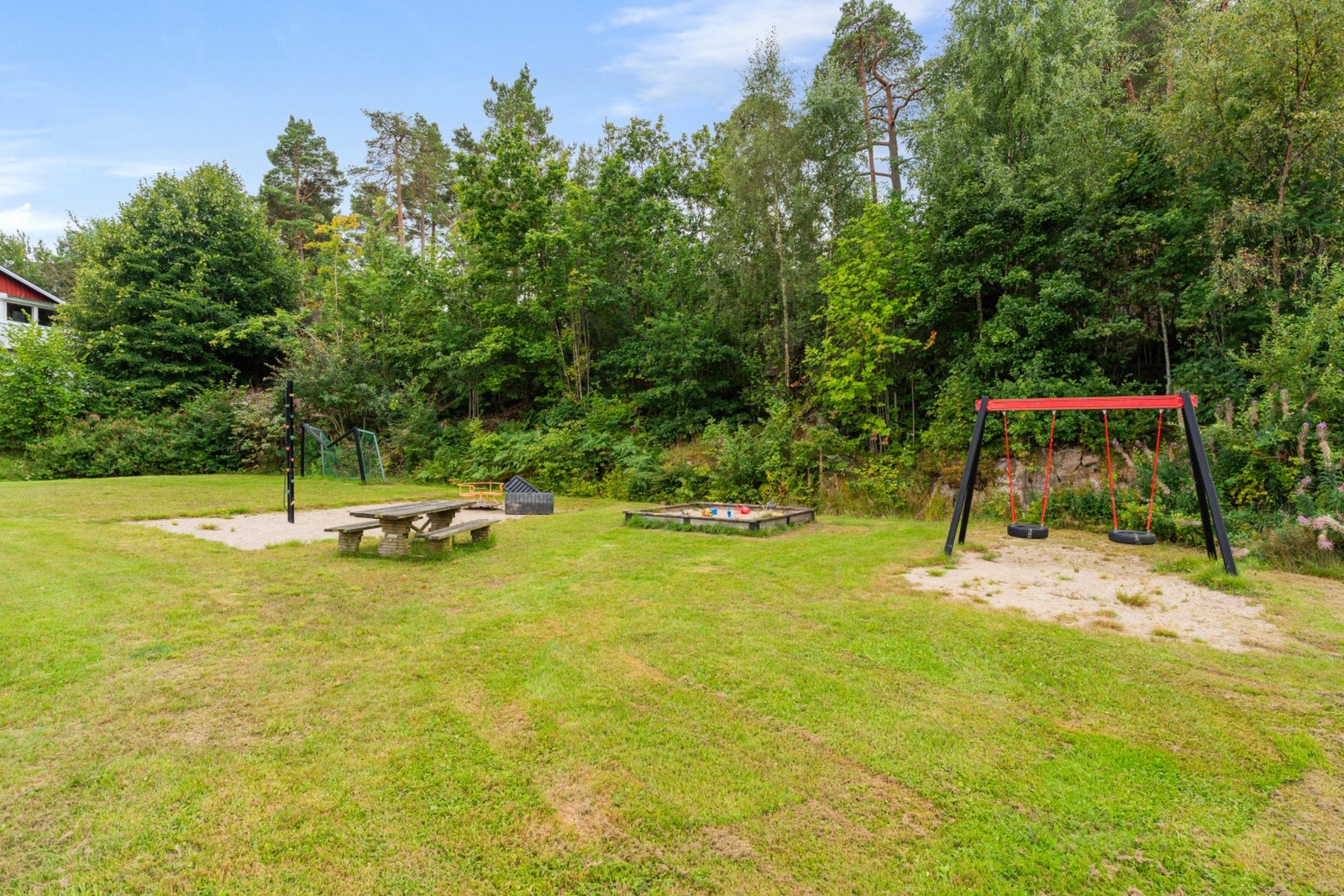 Lekeplassen i nærområdet. Galleribilde