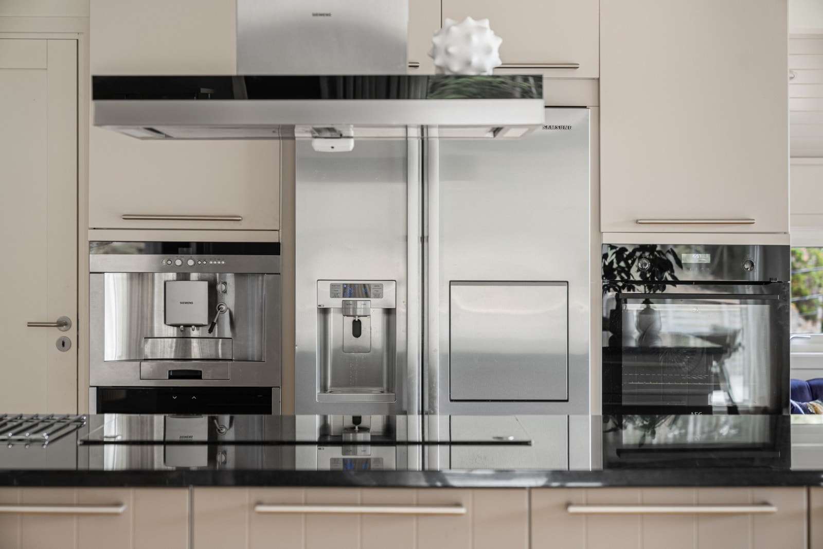 Det er integrert kaffemaskin. Galleribilde