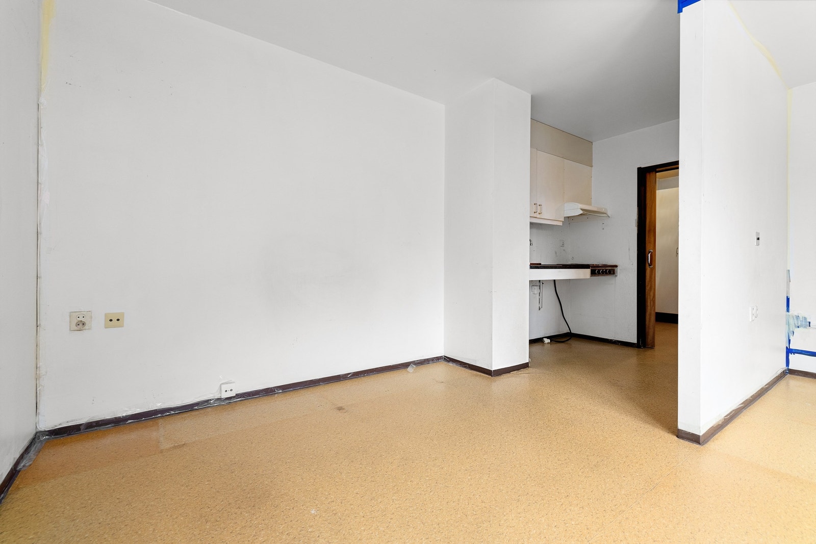 Åpen, men samtidig tilbaketrukken kjøkkenløsning. Galleribilde