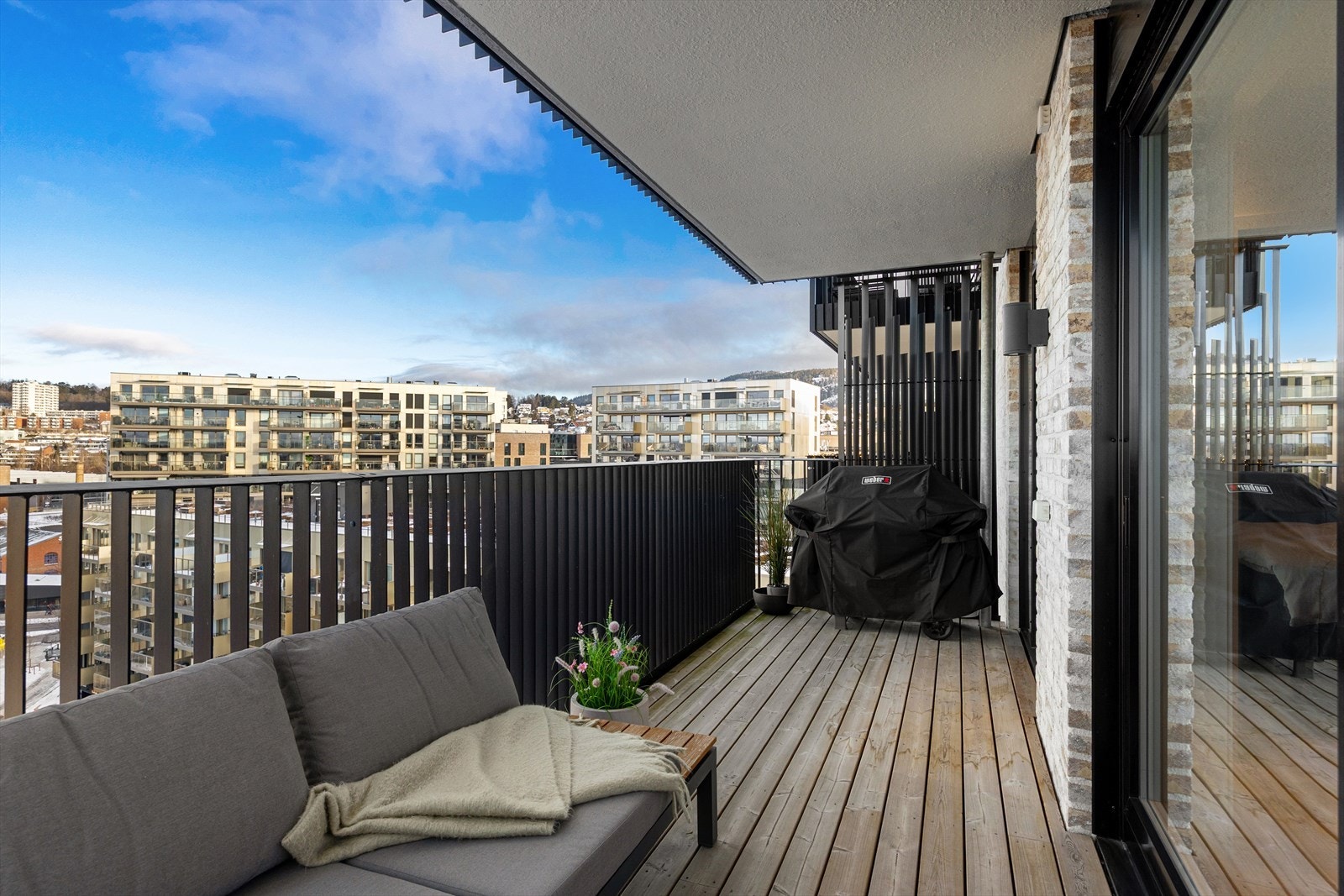 Det er god plass til utemøbler, beplantning og gassgrill, slik at du enkelt kan skape en hyggelig uteplass. Galleribilde