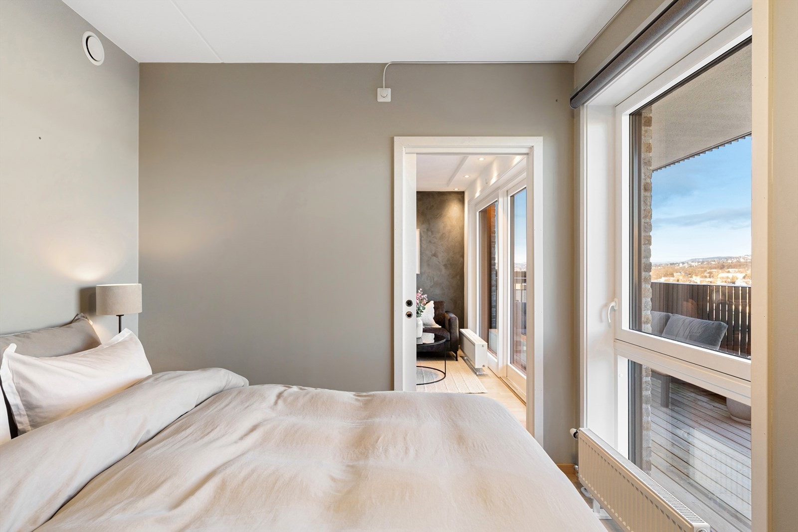 Soverommet har adkomst via praktisk skyvedør. Galleribilde