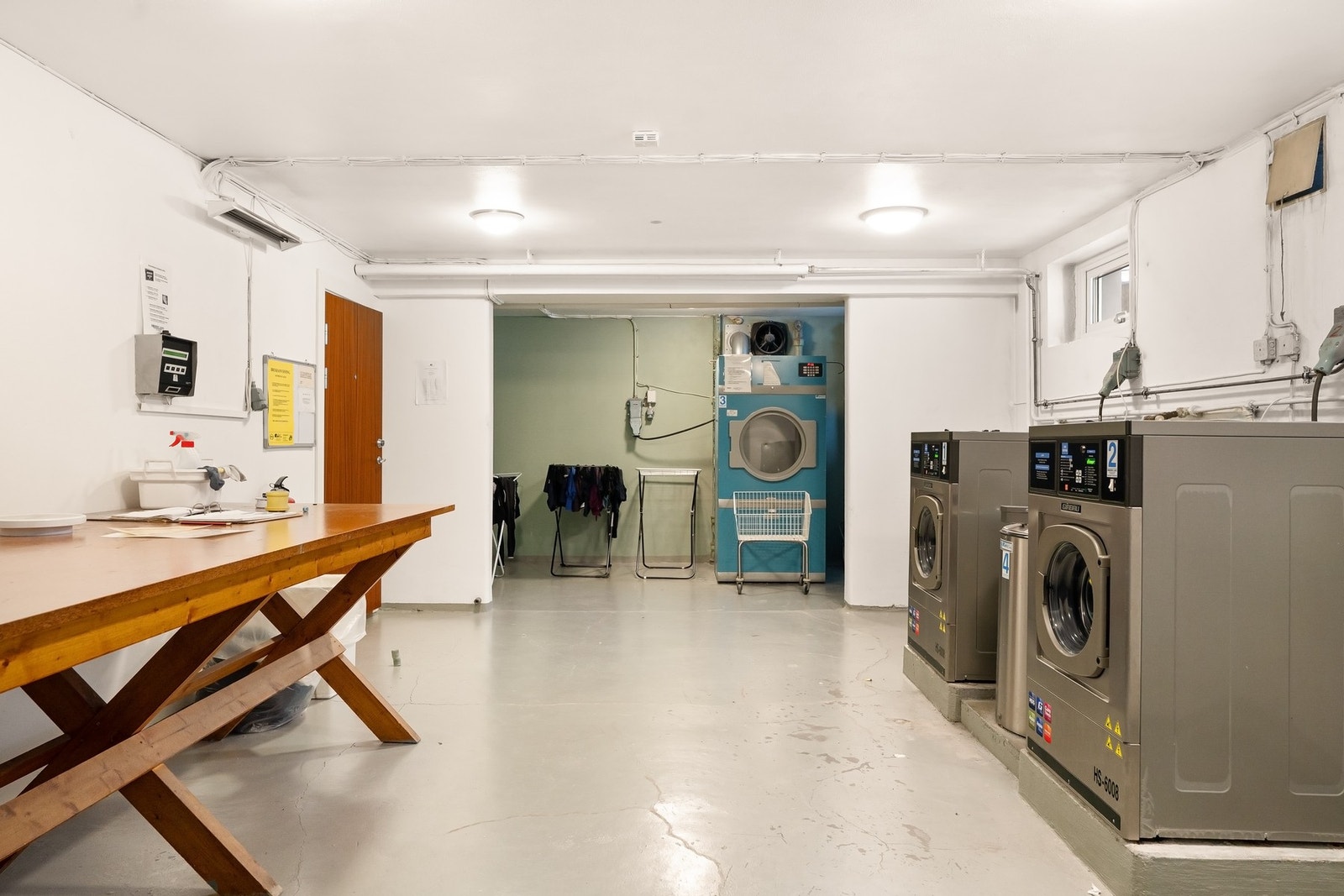 Fellesvaskeri i kjeller. Galleribilde