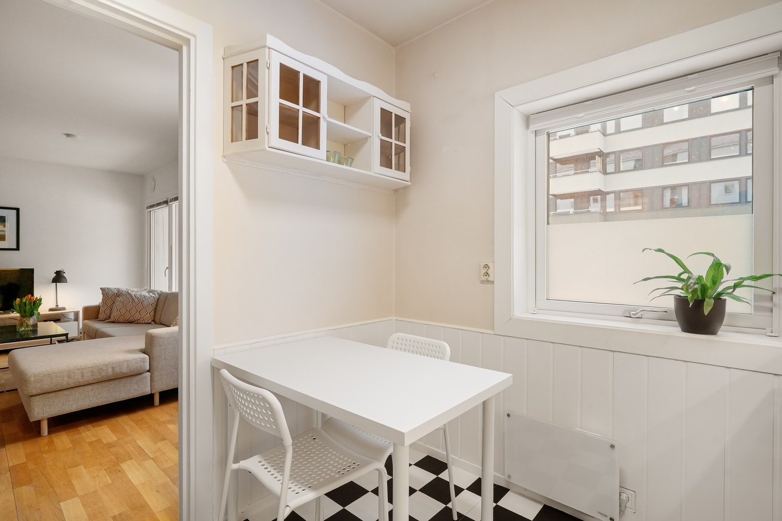 Plass til mindre spisegruppe på kjøkkenet. Galleribilde