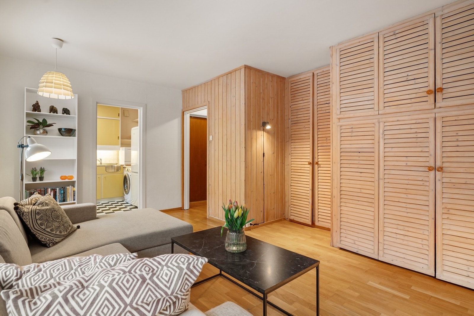 Varmtvann, kabel-TV og internett er inkludert i felleskostnadene. Galleribilde