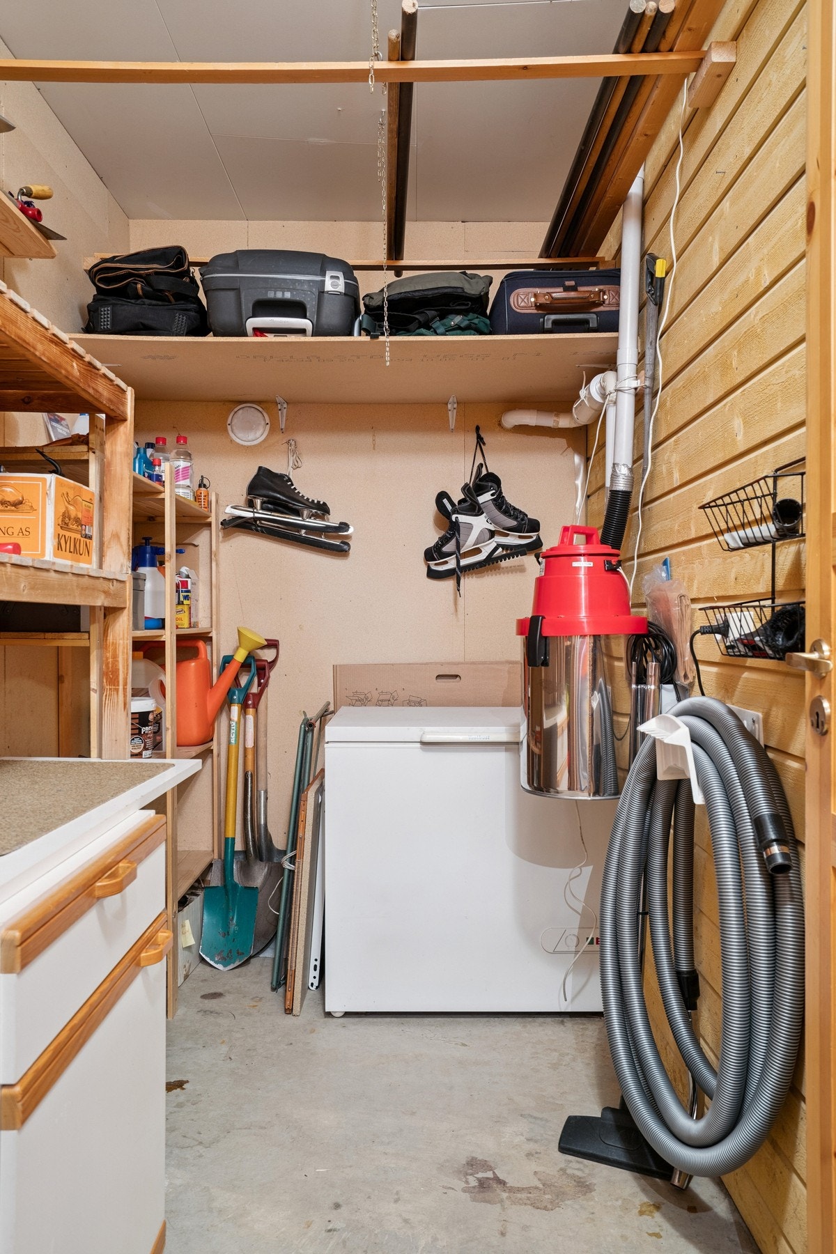 Og her er uteboden som er innlemmet i leiligheten. Galleribilde