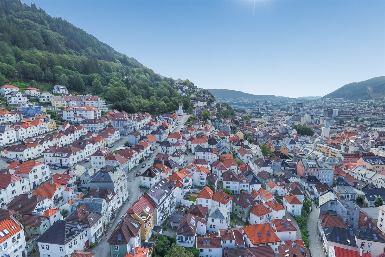 Ellers er det kort vei til Skansen, samt turmulighetene i Fjellveien og Fløyen Galleribilde