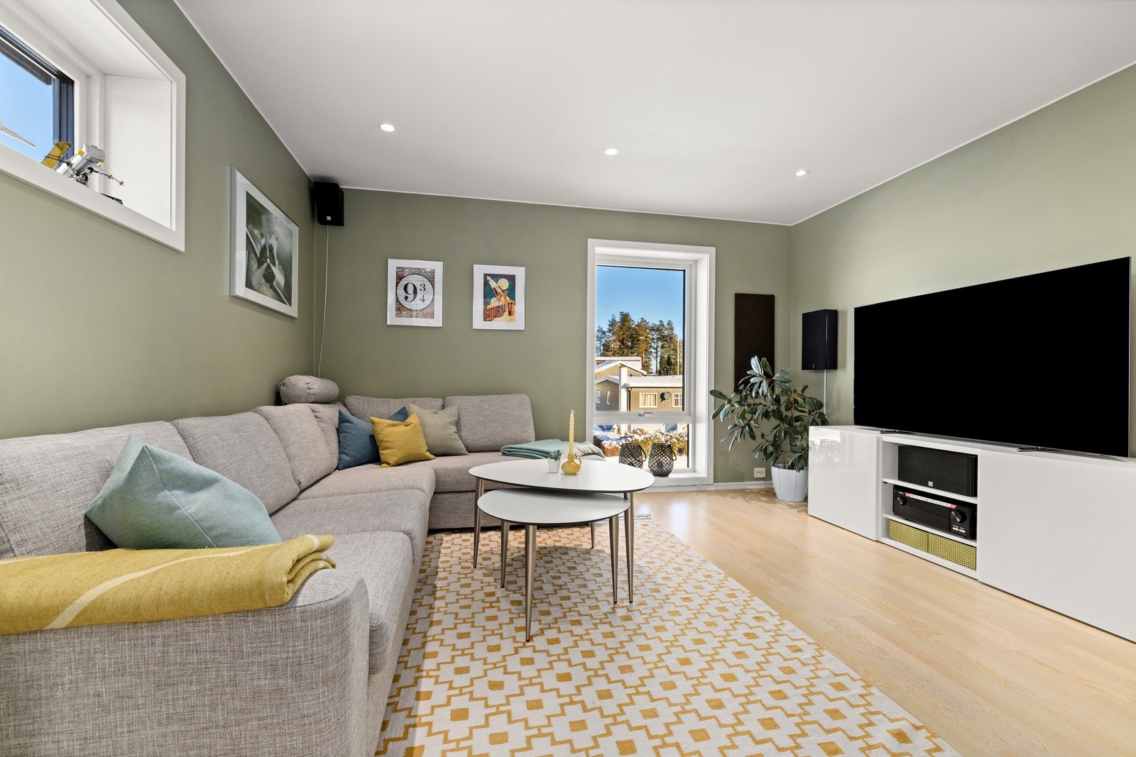 Tv-stue. Her er det mulighet for det 5. soverommet dersom du trenger det Galleribilde