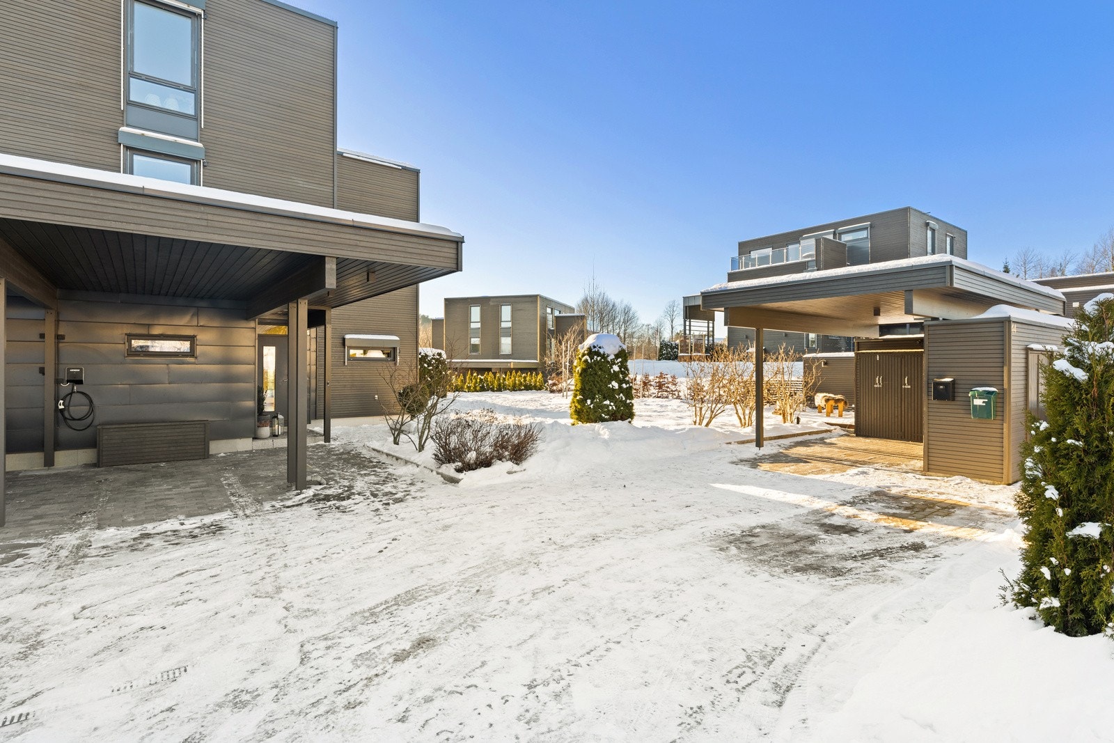 2 overbygget parkeringsplasser Galleribilde