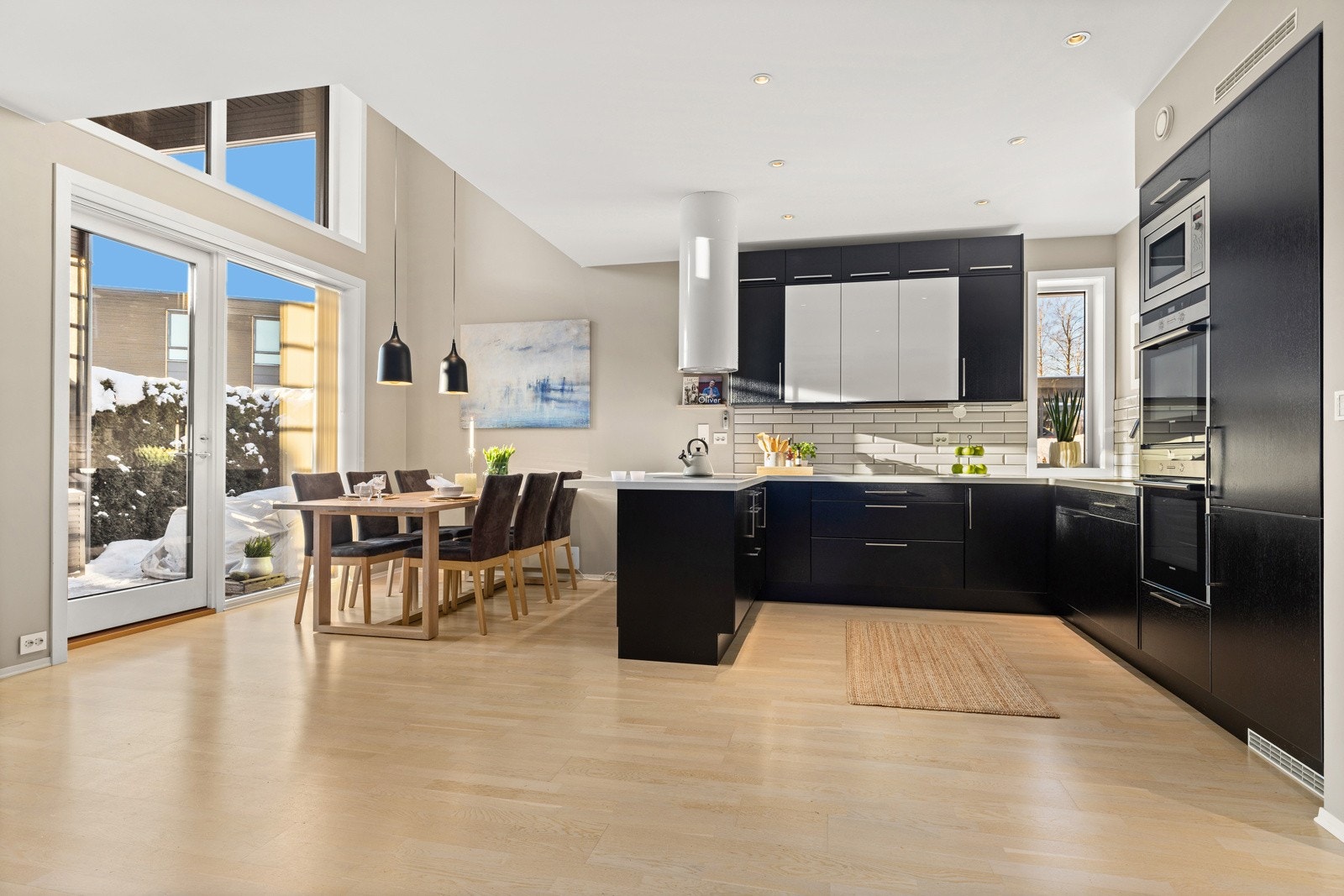 Kjøkken og stue i åpen løsning Galleribilde