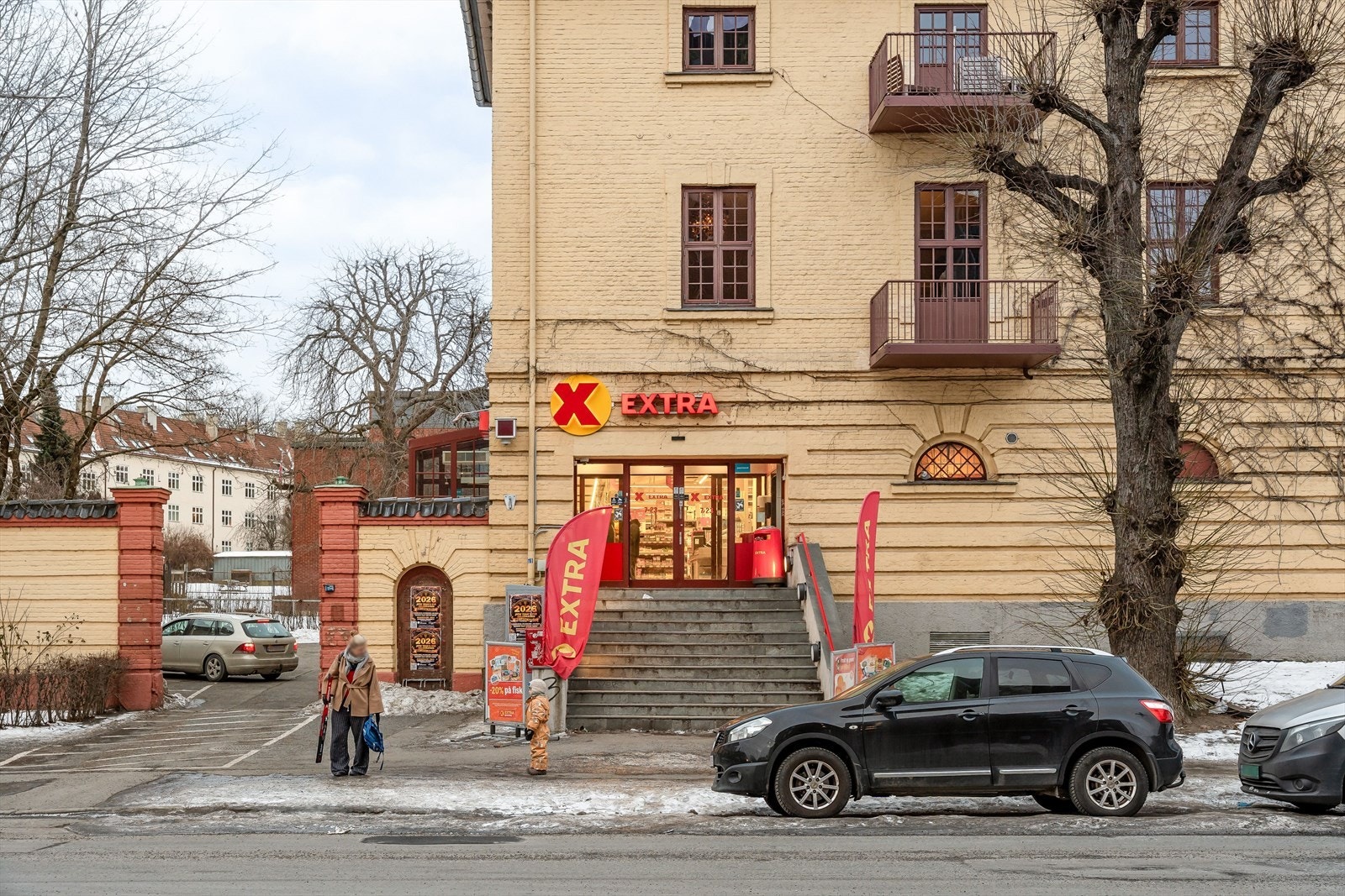 Nærmeste dagligvarebutikk ligger kun 150m fra boligen. Galleribilde