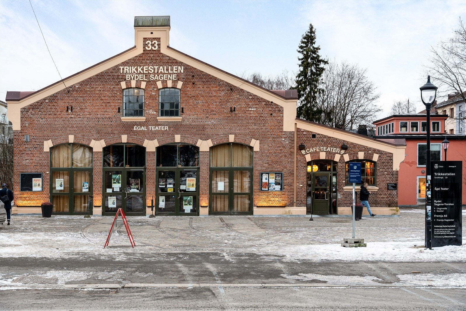 Trikkestallen ligger i umiddelbar nærhet og er et av Torshovs mest populære restauranter med en flott uteserveringer på sommeren. Galleribilde