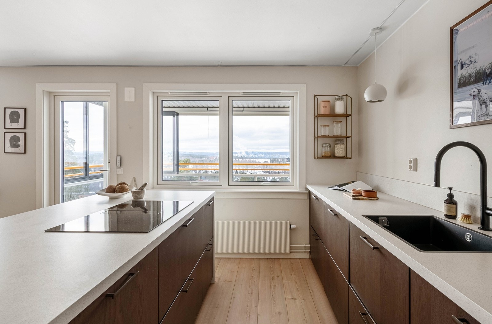 Flere praktiske og gjennomtenkte løsninger på kjøkkenet Galleribilde