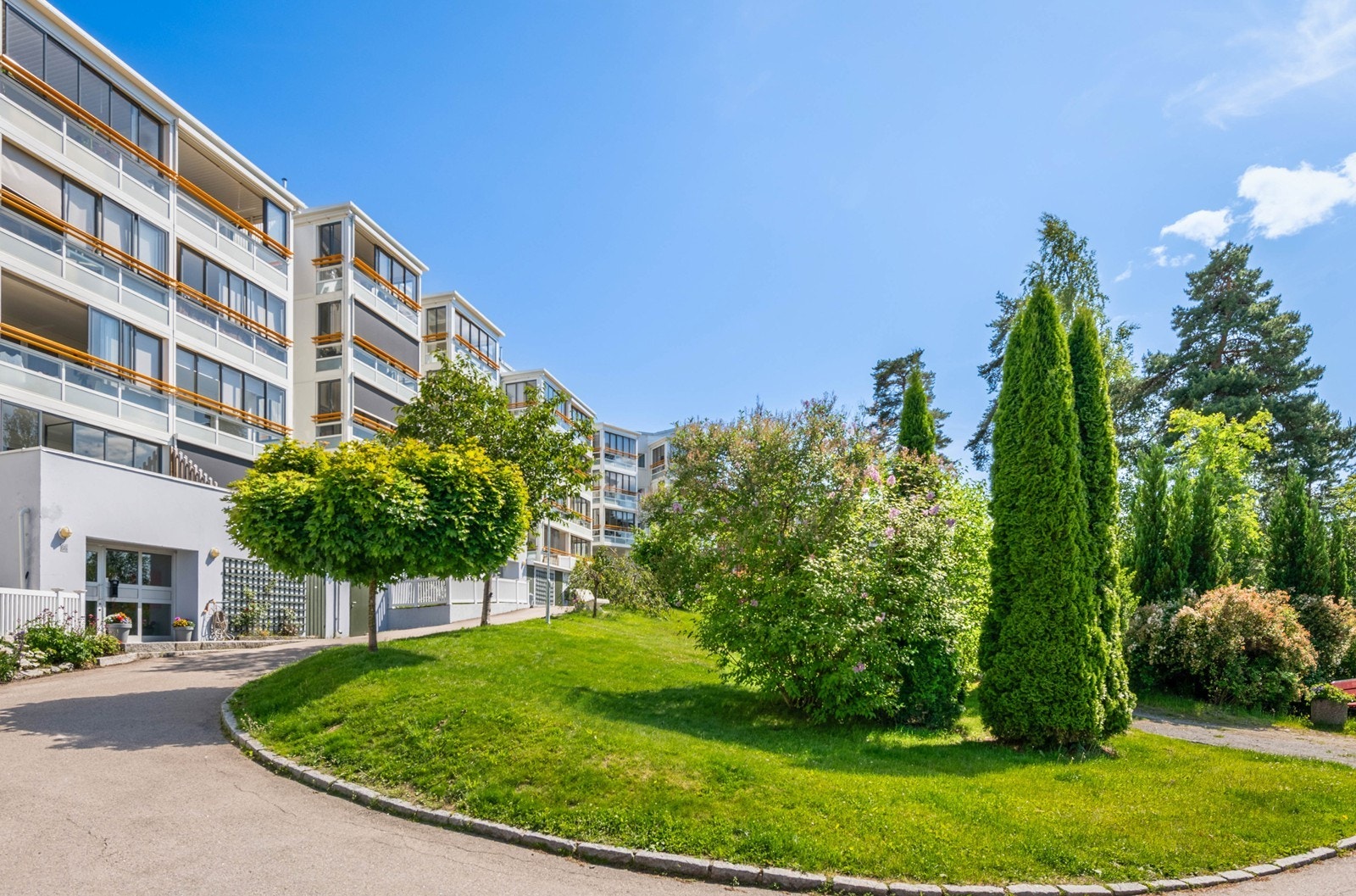 Leiligheten ligger på populære Toppåsen med usjenert beliggenhet Galleribilde