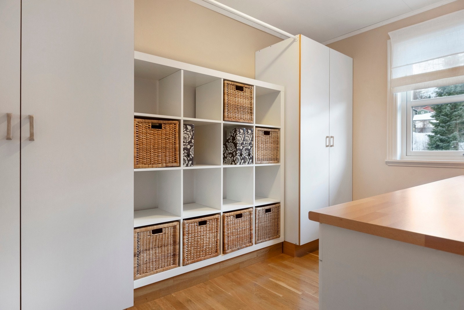 Soverom benyttet som garderoberom/kontor. Galleribilde