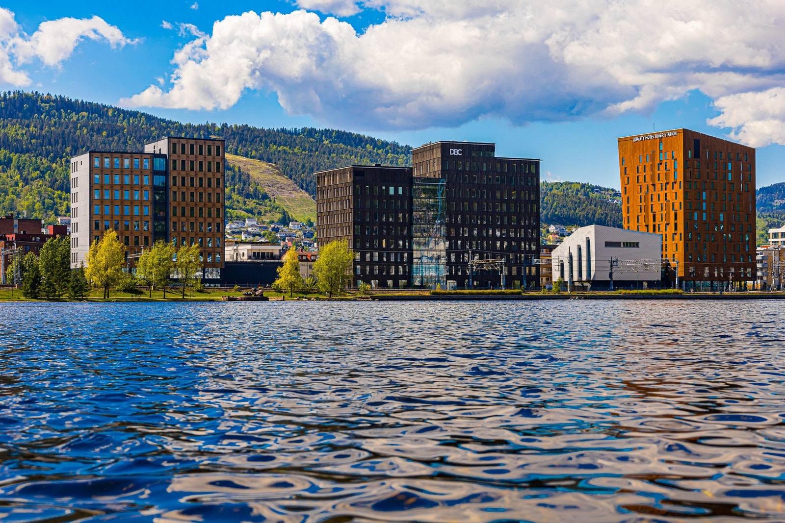 Det er også fine turmuligheter langs Drammenselva. Galleribilde