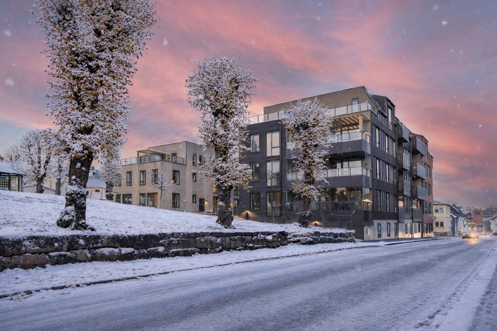 Leiligheten ligger meget sentralt til i forhold til kort avstand til Bragernes Torg og CC-Varehus, samt togstasjon på Brakerøya og Strømsø. Galleribilde