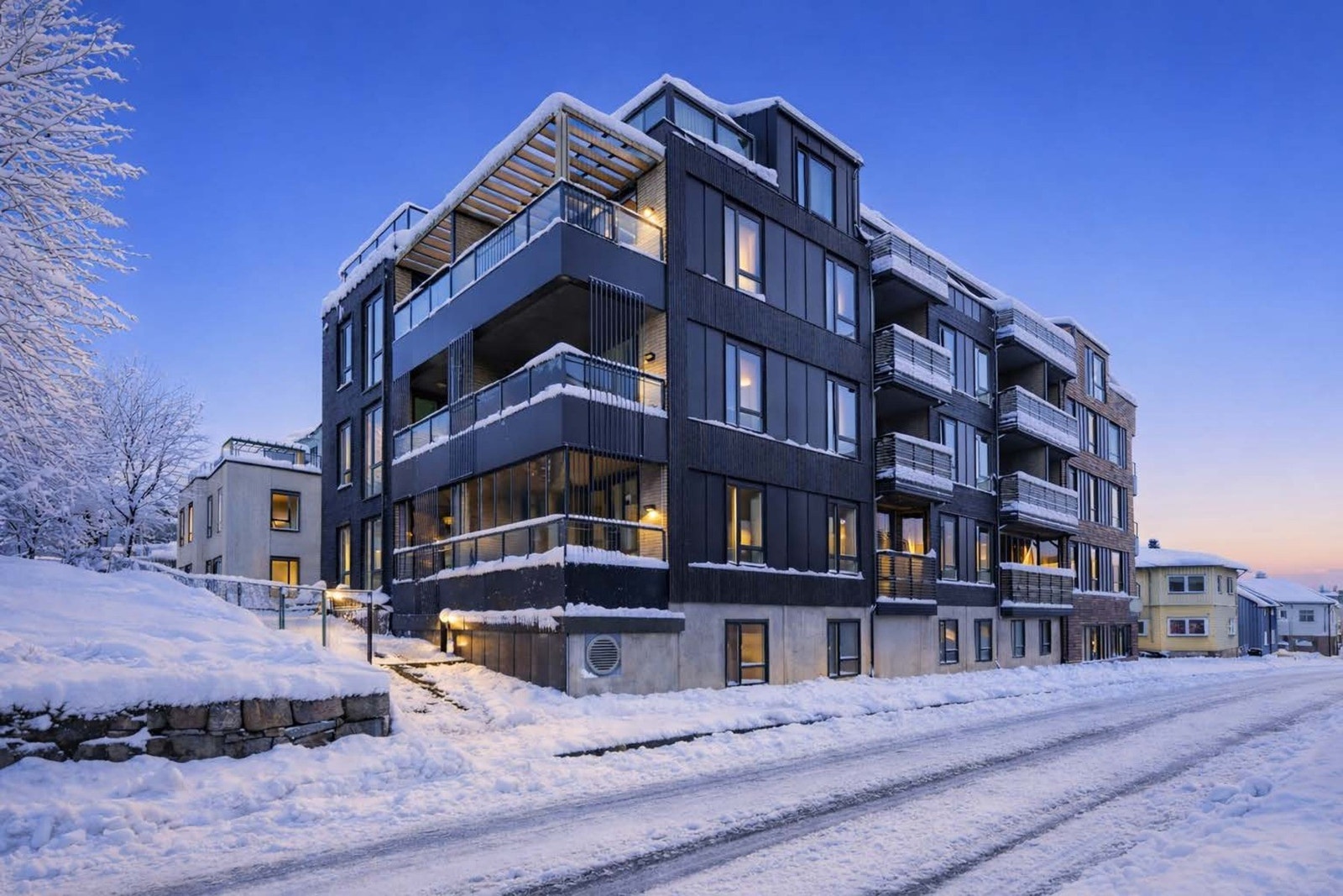 Leiligheten ligger i byggets fjerde etasje. Galleribilde