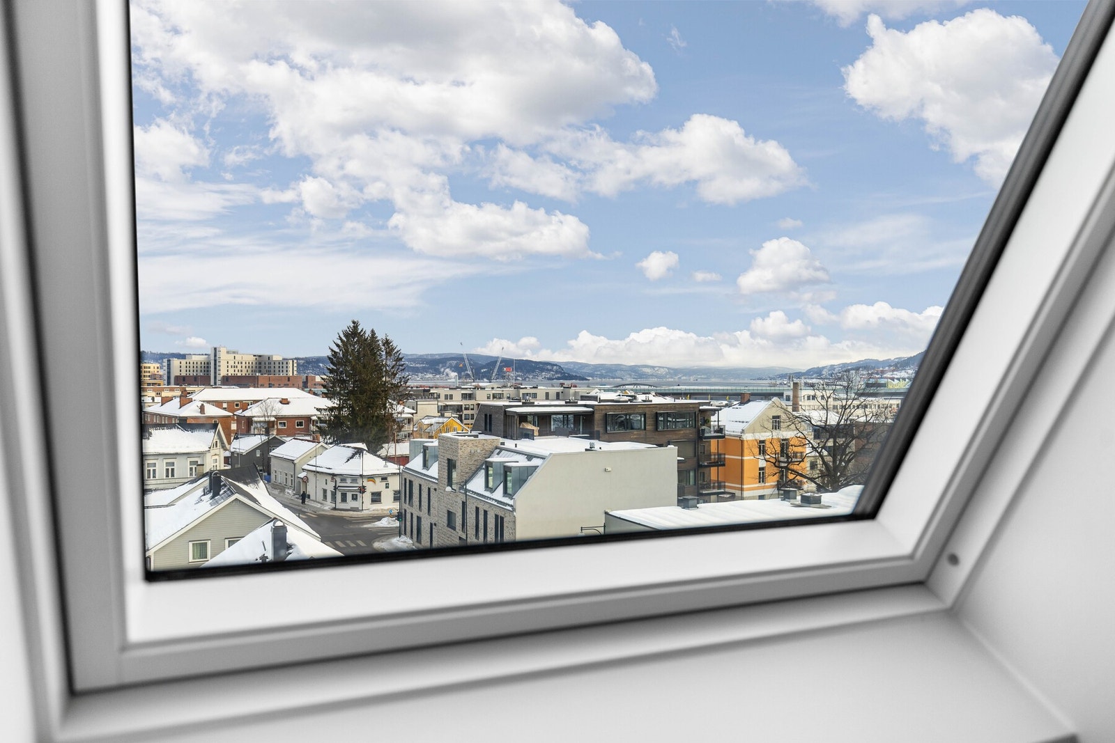 Fin utsikt fra soverommet. Galleribilde