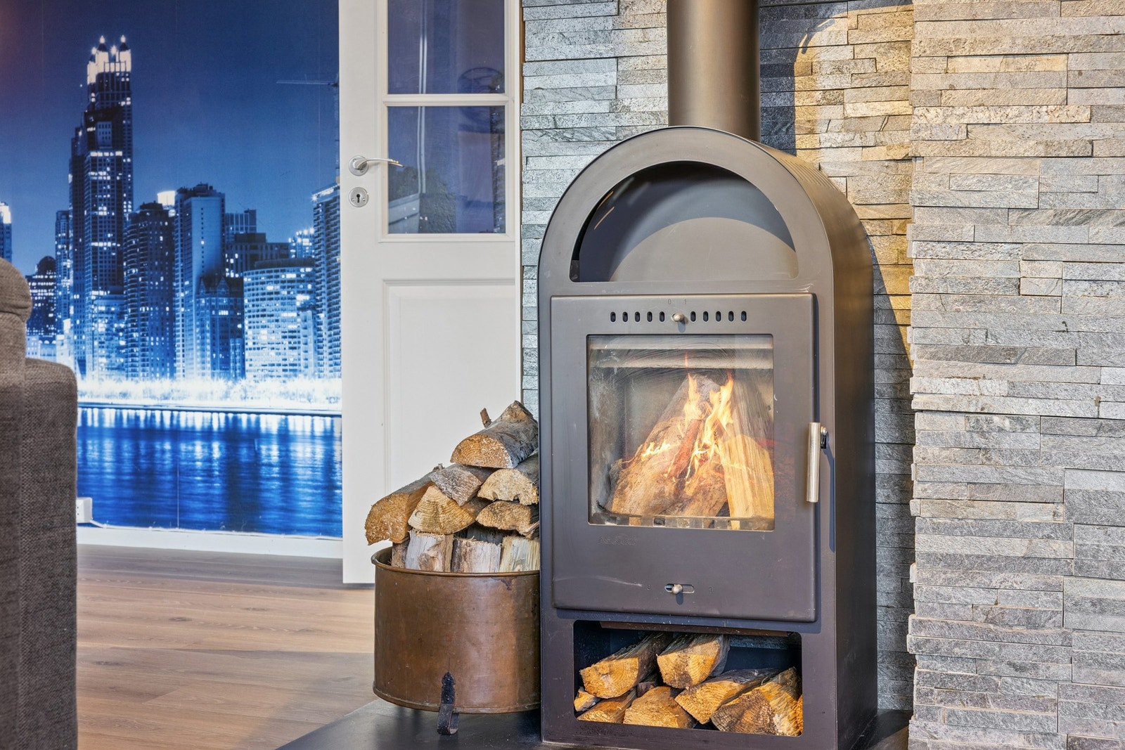 Vedovn som varmer godt og effektiv. Galleribilde