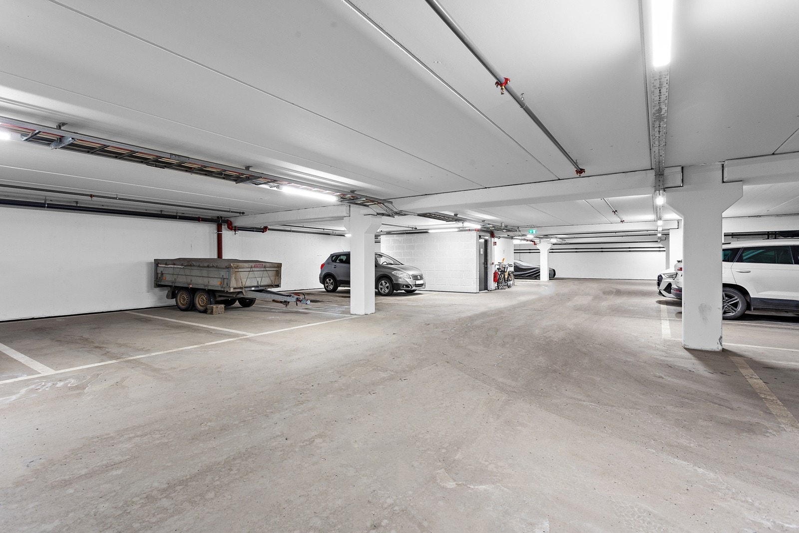 Fast garasjeplass i felles oppvarmet garasjeanlegg medfølger. Galleribilde