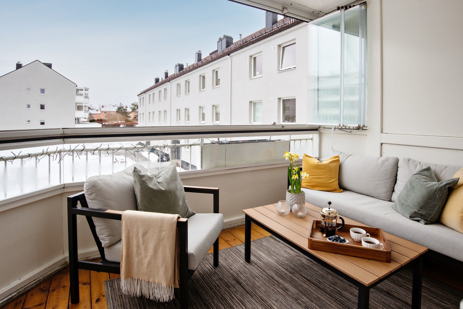 Leiligheten har en innglasset balkong på 9 kvm. Galleribilde