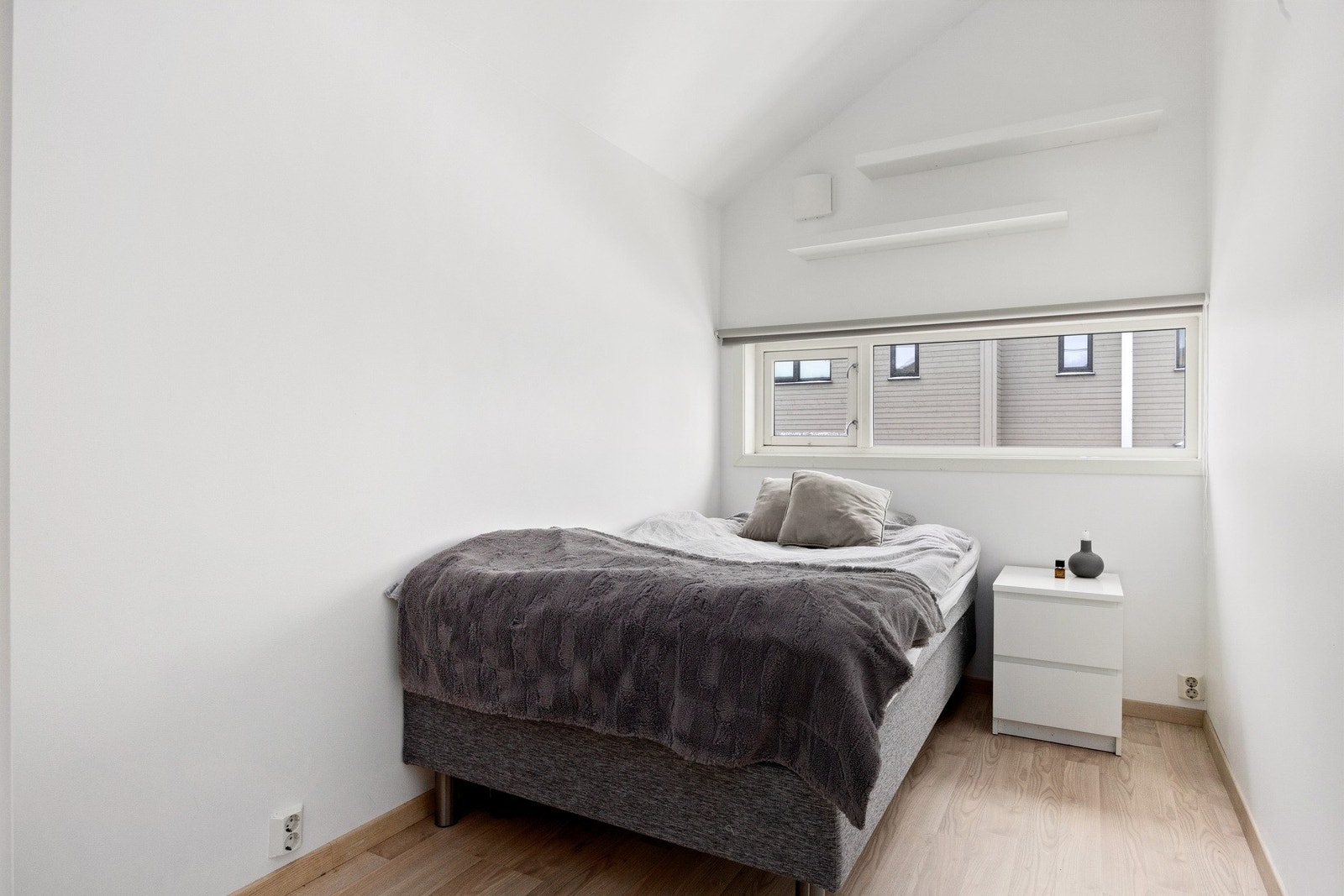 Det tredje soverommet har god plass til seng med tilhørende nattbord. Galleribilde