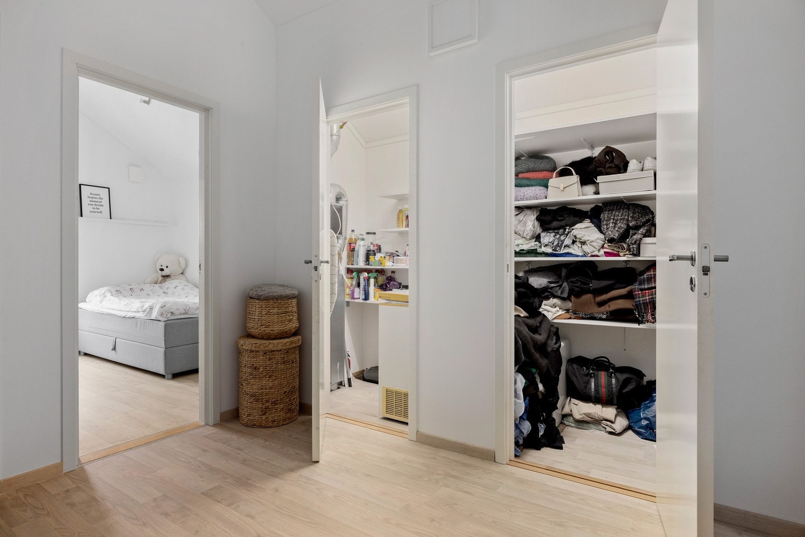 Det er god plass til oppbevaring av diverse utstyr i boden. Galleribilde