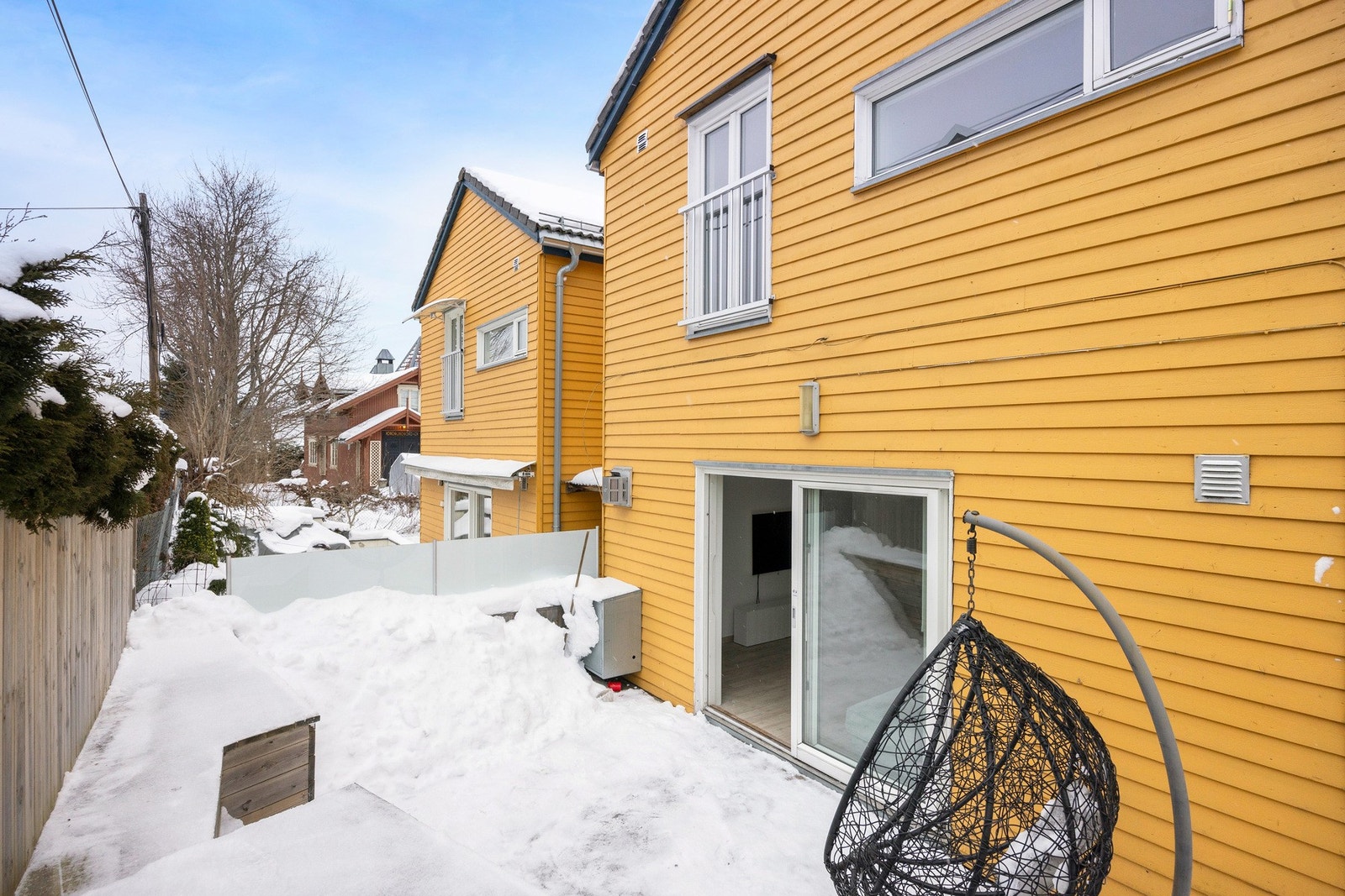 Her er det plass til møblering av hyggelige hagemøbler. Galleribilde