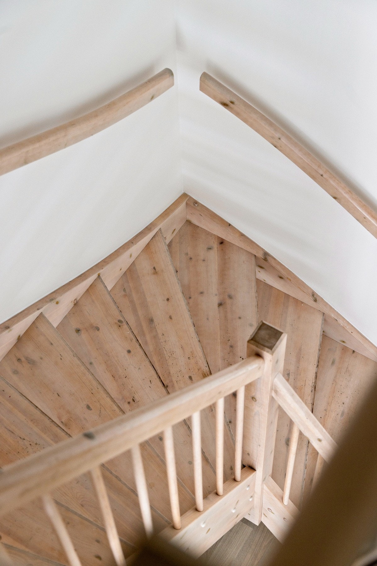 Lys trapp opp til 2.etasje. Galleribilde